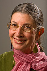 Julie Goell headshot